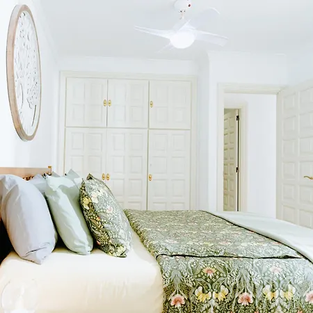 1bdr Sunny Terrace * 圣米格尔德阿沃纳